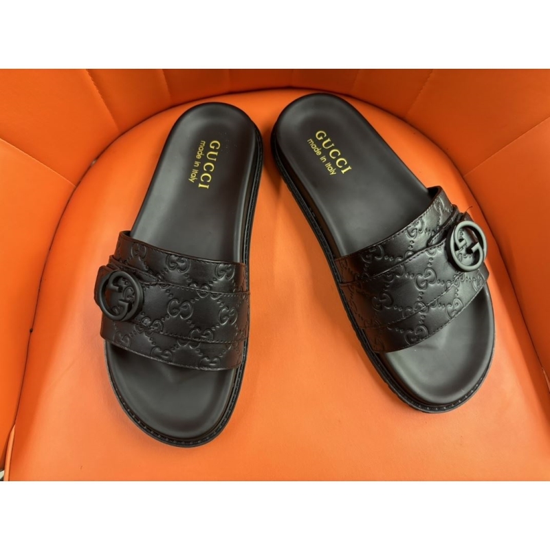 G*u*i slippers